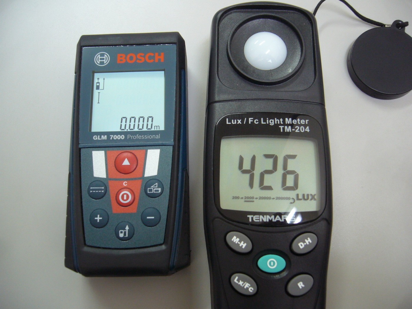 距離計と照度測定器