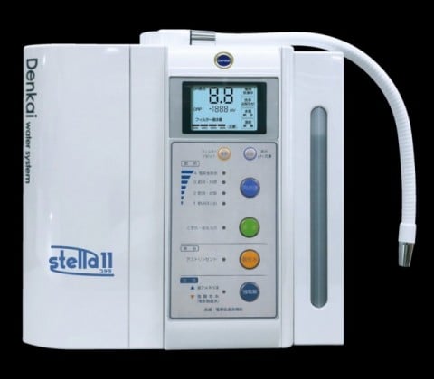 เครื่องผลิตน้ำลดขนาดอิเล็กโทรไลต์ผลิตในญี่ปุ่น (เรียกอีกอย่างว่าเครื่องกำเนิดน้ำไฮโดรเจน/น้ำยาปรับสภาพน้ำอัลคาไลน์ไอออน)