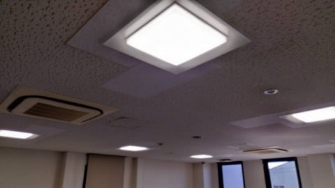 会議室　LEDスクエア照明
